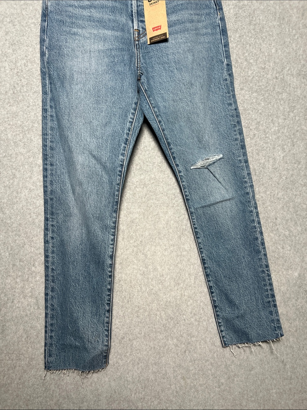 Levi’s 501 Skinny Women’s Jeans 27x28 High Rise Distressed Raw Hem NWT - Picture 5 of 7